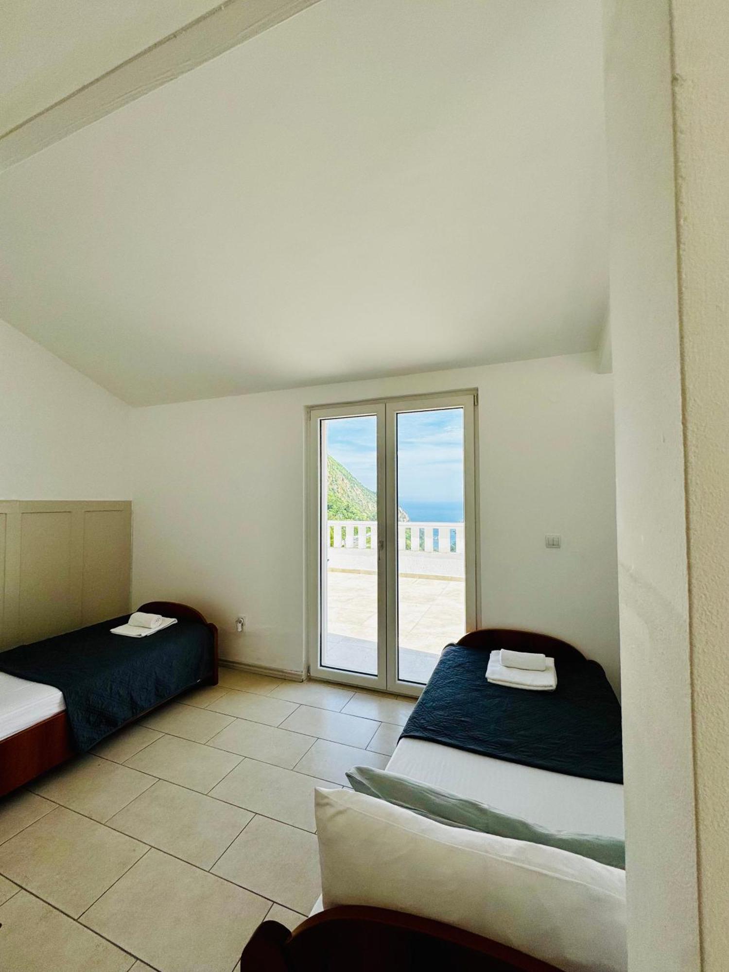 Budva Felix Suites Exterior photo